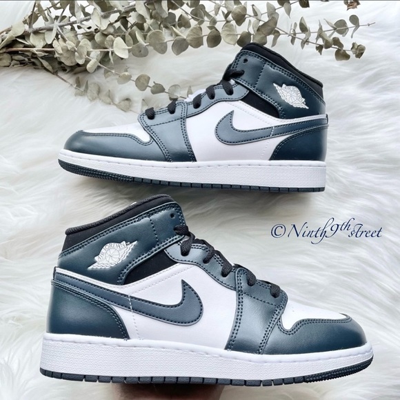 NIKE Air Jordan 1 Mid Armory Navy PRICE FIRM - Picture 1 of 14